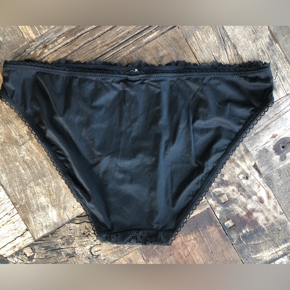 Victoria’s Secret Pantie Garter Set Large - Picture 3 of 10